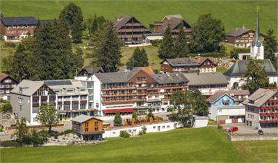 Hotel Hirschen Wildhaus - Aussenansicht-Sommer - Seminarhotelsschweiz - MICE Service Group

