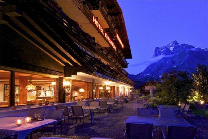 Hotel Kirchb&uuml;hl Grindelwald - Terrasse mit Wetterhorn - Seminarhotelsschweiz - MICE Service Group
