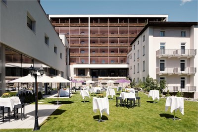 Morosani Schweizerhof - Garten Schweizerhof - Seminarhotels Schweiz - MICE Service Group
