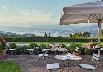 Sorell Hotel Z&uuml;richberg - Terrasse mit Blick auf Z&uuml;richsee - Seminarhotelsschweiz - MICE Service Group
