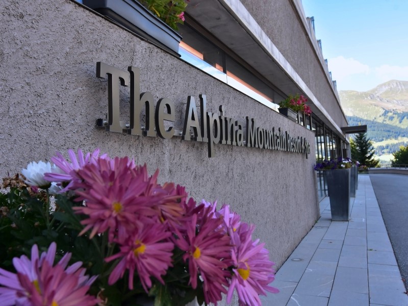 The Alpina Mountain Resort & Spa - Aussenansicht - Seminarhotels Schweiz - MICE Service Group