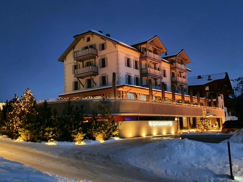 The Alpina Mountain Resort & Spa - Aussenansicht - Seminarhotels Schweiz - MICE Service Group